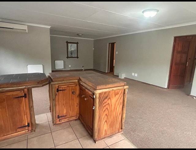 6 BEDROOM APARTMENT FOR SALE IN STANDERTON CENTRAL